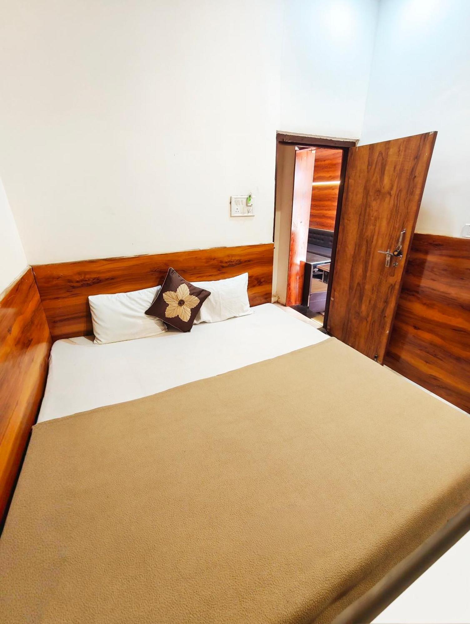 Hotel Om Palace Near Mahakal Mandir Ujjain Eksteriør bilde